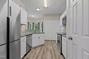 8318 Umstead Rd, Fayetteville, NC 28304 - Photo 12