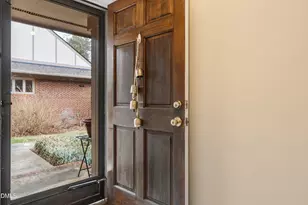 127 Essex Dr, Chapel Hill, NC 27514 - Photo 2