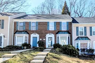 292 Beechtree Dr, Cary, NC 27513 - Photo 2