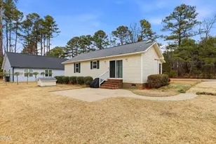 525 W Edwards St, Princeton, NC 27569 - Photo 6