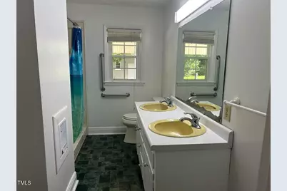 111 Colonial Drive, Clinton, NC 28328 - Photo 14