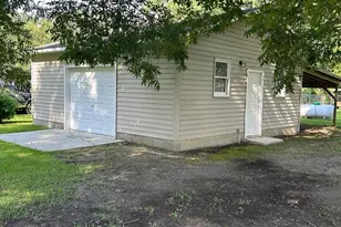 111 Colonial Dr, Clinton, NC 28328 - Photo 4