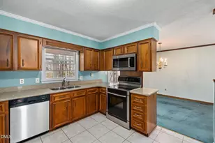 828 Valerie Dr, Raleigh, NC 27606 - Photo 14