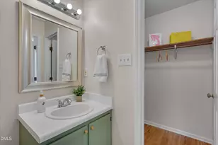 6528 Hearthstone Dr E, Raleigh, NC 27615 - Photo 24