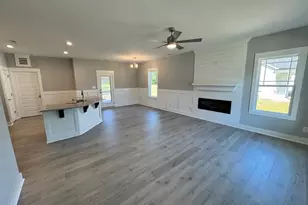 102 Lynn Ln, Selma, NC 27576 - Photo 2