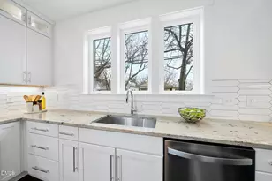 200 Bledsoe Ave, Raleigh, NC 27601 - Photo 10