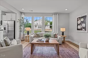 952 Kensley Grv Ln, Fuquay-Varina, NC 27526 - Photo 2