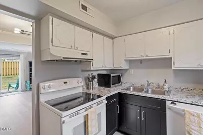 220 Elizabeth Street #Apt E5, Chapel Hill, NC 27514 - Photo 16