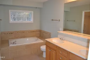 104 Ayelsford Dr, Cary, NC 27518 - Photo 10