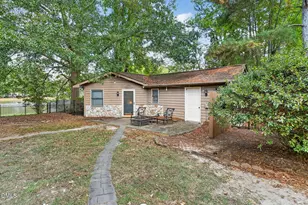 802 N Lincoln St, Benson, NC 27504 - Photo 6