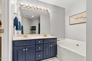 802 N Lincoln St, Benson, NC 27504 - Photo 18