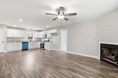 102 E Pope Avenue, Kenly, NC 27542 - Photo 4