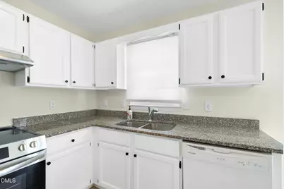 6108 New Market Way, Raleigh, NC 27609 - Photo 8