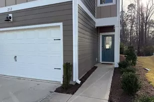 212 Brook Farm Ln, Fuquay-Varina, NC 27526 - Photo 2