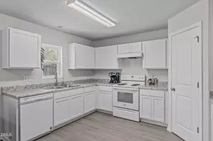 170 Fawnbrook Dr, Four Oaks, NC 27524 - Photo 8