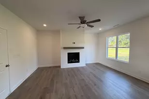 61 W Coulter Ct, Selma, NC 27576 - Photo 2