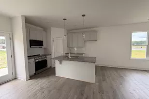 61 W Coulter Ct, Selma, NC 27576 - Photo 2