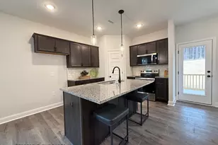 61 W Coulter Ct, Selma, NC 27576 - Photo 2