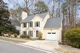 218 Oxford Hills Dr, Chapel Hill, NC 27514 - Photo 2