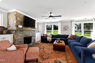 2638 Lakeview Dr, Raleigh, NC 27609 - Photo 8