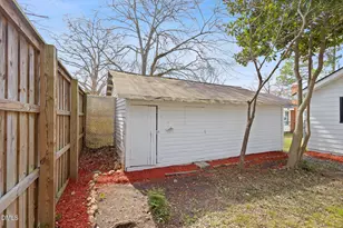 310 N 6th St, Smithfield, NC 27577 - Photo 28