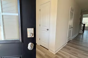 935 Kensley Grv Ln, Fuquay Varina, NC 27526 - Photo 2