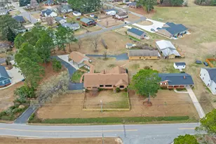 303 N Lincoln St, Benson, NC 27504 - Photo 4