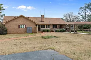 303 N Lincoln St, Benson, NC 27504 - Photo 10