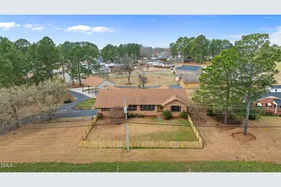 303 N Lincoln Street, Benson, NC 27504 - Photo 2