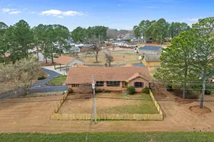303 N Lincoln St, Benson, NC 27504 - Photo 2
