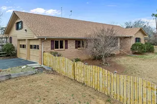303 N Lincoln St, Benson, NC 27504 - Photo 4