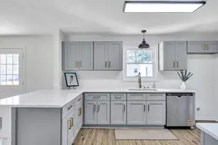 601 Crestview Dr, Durham, NC 27712 - Photo 6