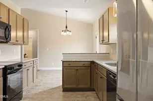 404 S Eastwood Dr, Benson, NC 27504 - Photo 20