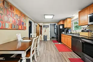 212 Hemlock Dr, Durham, NC 27705 - Photo 10