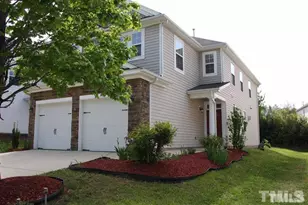 2023 Remington Oaks Cir, Cary, NC 27519 - Photo 2