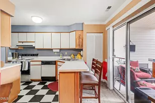 391 Summerwalk Cir, Chapel Hill, NC 27517 - Photo 4