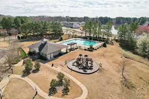 520 Oak Holly Ln, Zebulon, NC 27597 - Photo 2