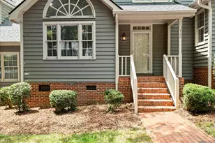 112 Lomond Ln, Cary, NC 27518 - Photo 2