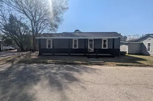 502 E Surles St, Dunn, NC 28334 - Photo 2