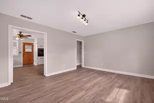 408 Oak St, Smithfield, NC 27577 - Photo 6