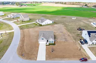 17 Geneva Cir, Benson, NC 27504 - Photo 4