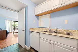 500 Umstead Dr, Chapel Hill, NC 27516 - Photo 10