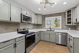 548 W Spring St, Henderson, NC 27536 - Photo 8