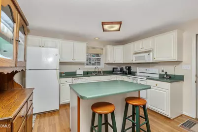 100 E E Street, Erwin, NC 28339 - Photo 18