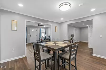 411 Hillcrest Avenue, Burlington, NC 27215 - Photo 8