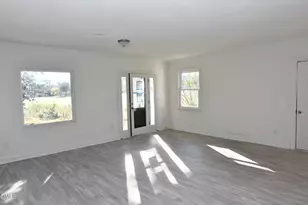 703 W Main St, Clinton, NC 28328 - Photo 4