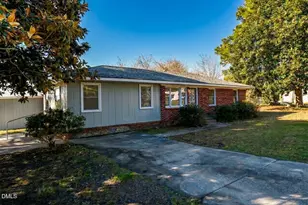 703 W Main St, Clinton, NC 28328 - Photo 1