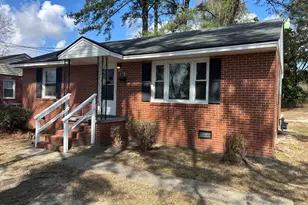 410 W Godwin St, Dunn, NC 28334 - Photo 1