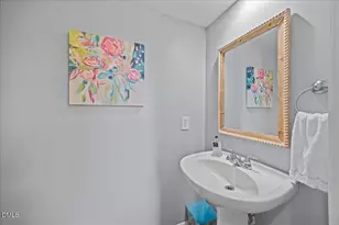 1205 Indian Trail Dr, Raleigh, NC 27609 - Photo 16