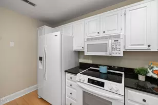 700 Bishops Park Dr, Raleigh, NC 27605 - Photo 14